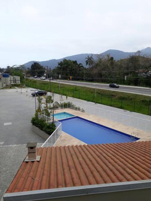 Apto Em Ubatuba Divisa Com A Praia De Itagua E Facil Acesso As Praias Fica Ao Lado Do Atacado Tenda Da Rodovia Rio Santos Buitenkant foto